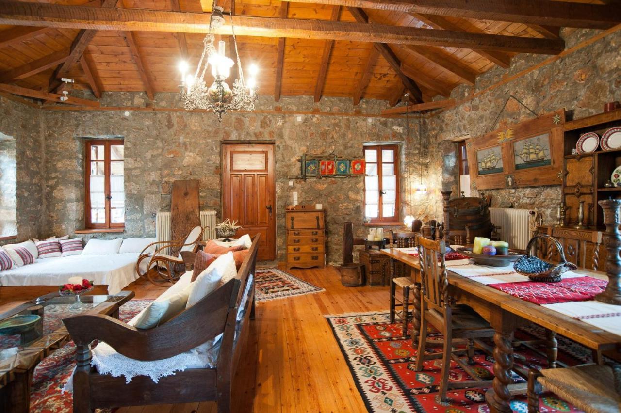 Willa Mariolata Stone House Lílaia Zewnętrze zdjęcie