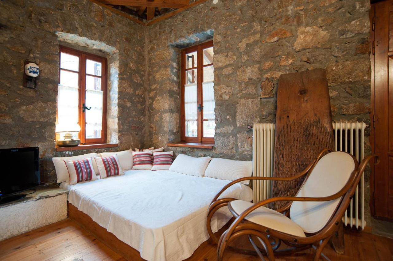 Willa Mariolata Stone House Lílaia Zewnętrze zdjęcie