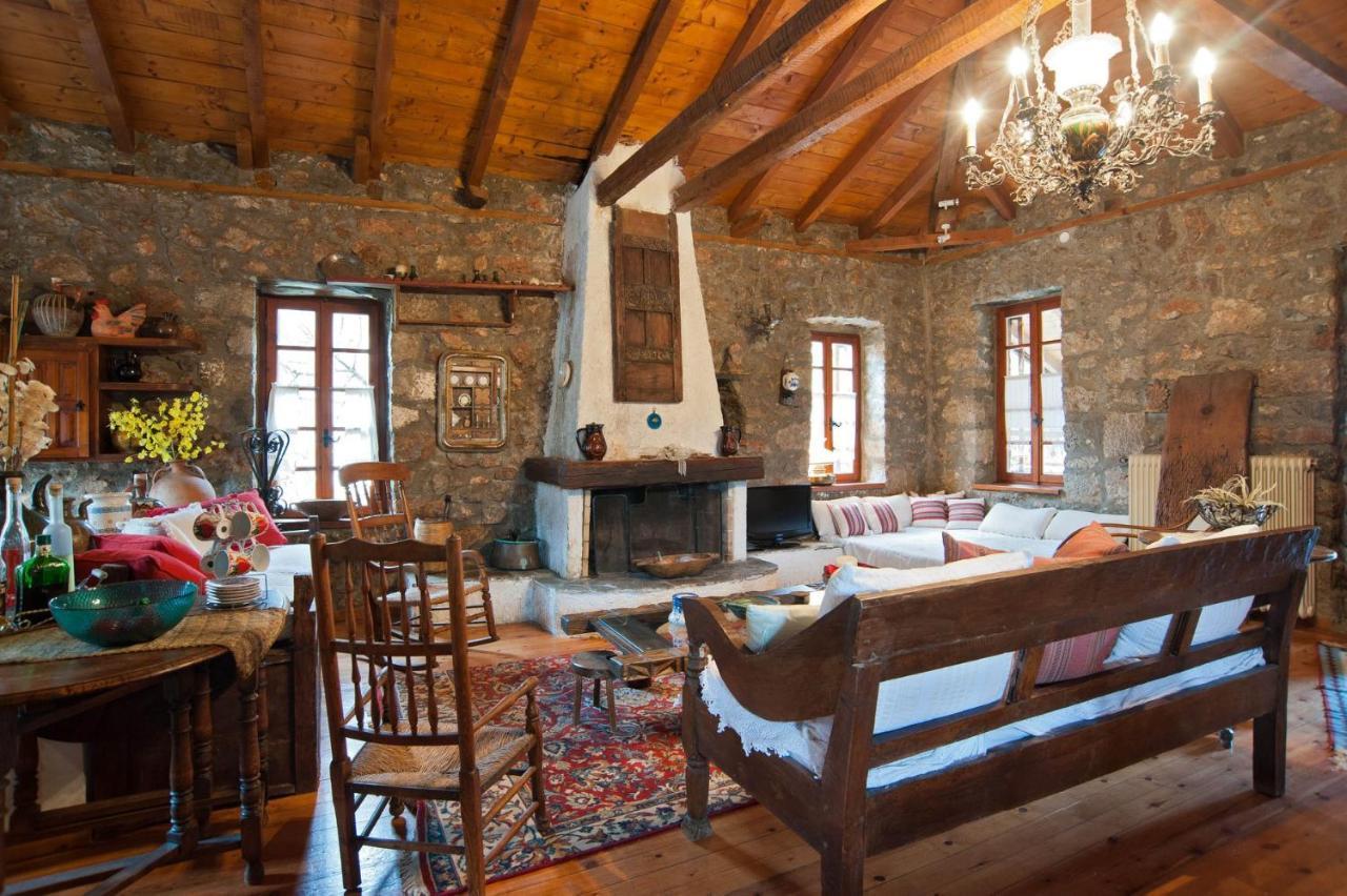 Willa Mariolata Stone House Lílaia Zewnętrze zdjęcie
