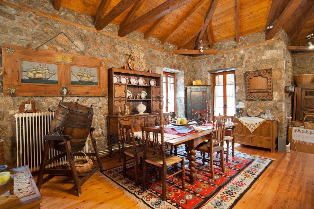 Willa Mariolata Stone House Lílaia Zewnętrze zdjęcie