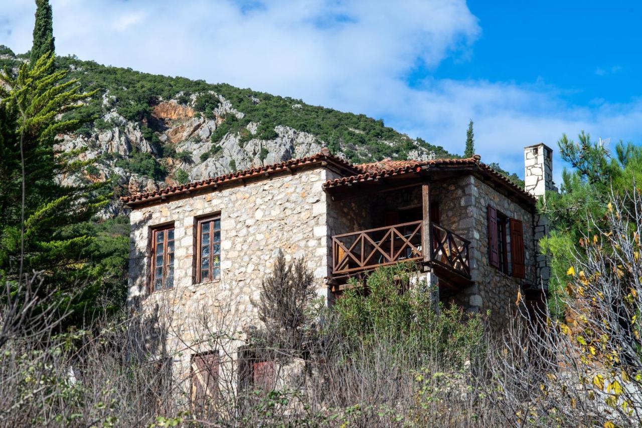 Willa Mariolata Stone House Lílaia Zewnętrze zdjęcie