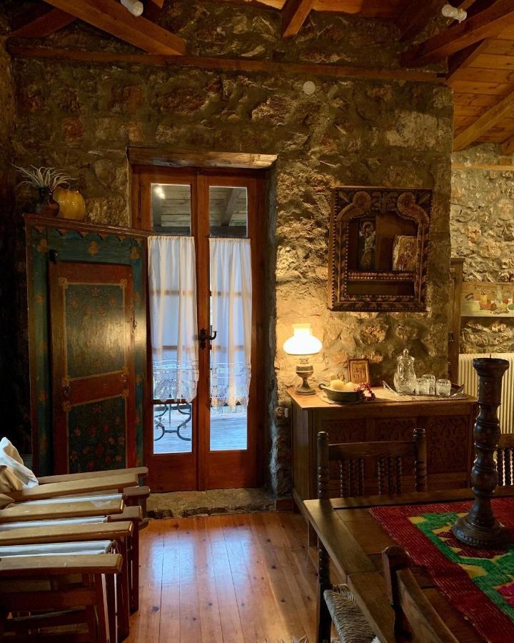 Willa Mariolata Stone House Lílaia Zewnętrze zdjęcie