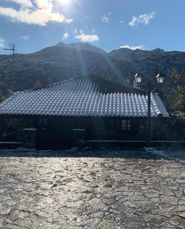 Willa Mariolata Stone House Lílaia Zewnętrze zdjęcie