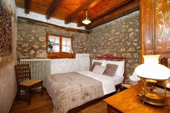 Willa Mariolata Stone House Lílaia Zewnętrze zdjęcie