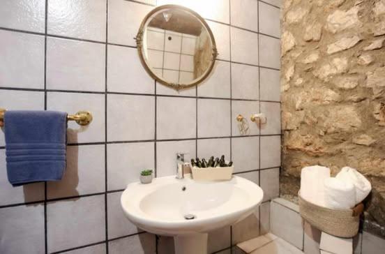Willa Mariolata Stone House Lílaia Zewnętrze zdjęcie