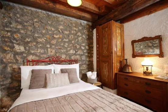 Willa Mariolata Stone House Lílaia Zewnętrze zdjęcie