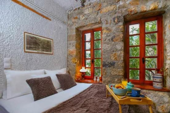 Willa Mariolata Stone House Lílaia Zewnętrze zdjęcie