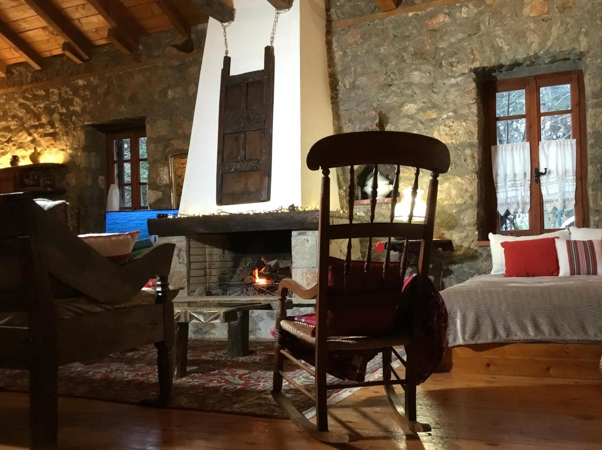 Willa Mariolata Stone House Lílaia Zewnętrze zdjęcie